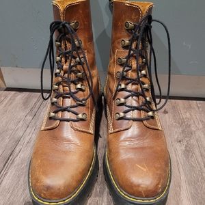 Dr Martens Leona Boot